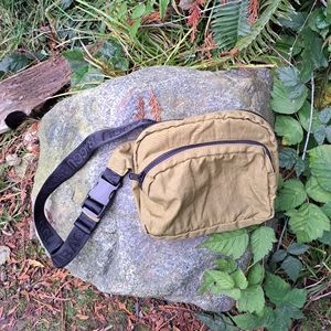 Baggu moss green fanny pack
